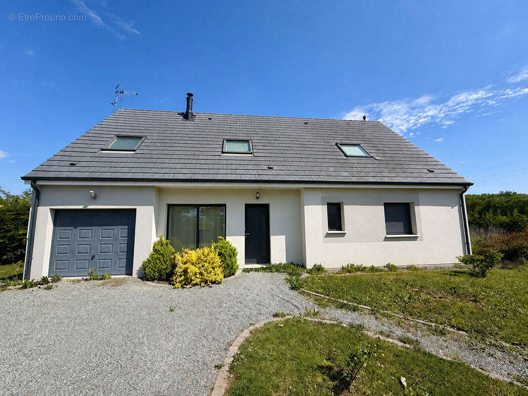 Maison à DAMVILLE