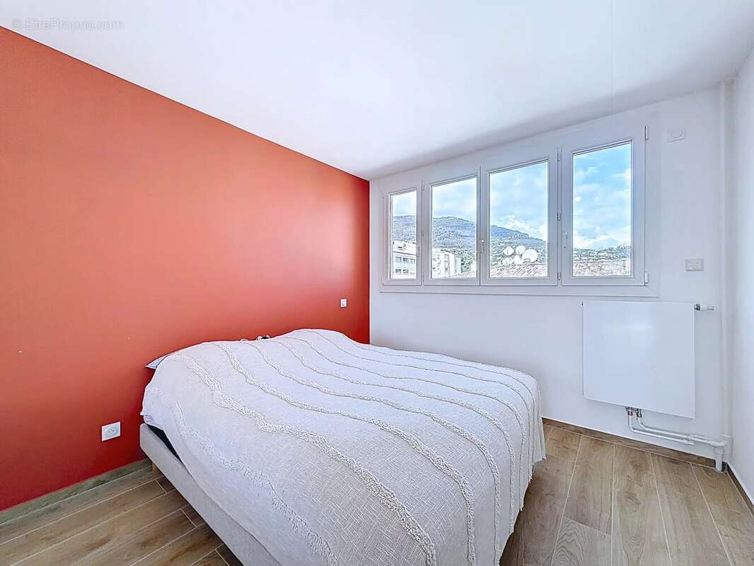 Appartement à CARROS