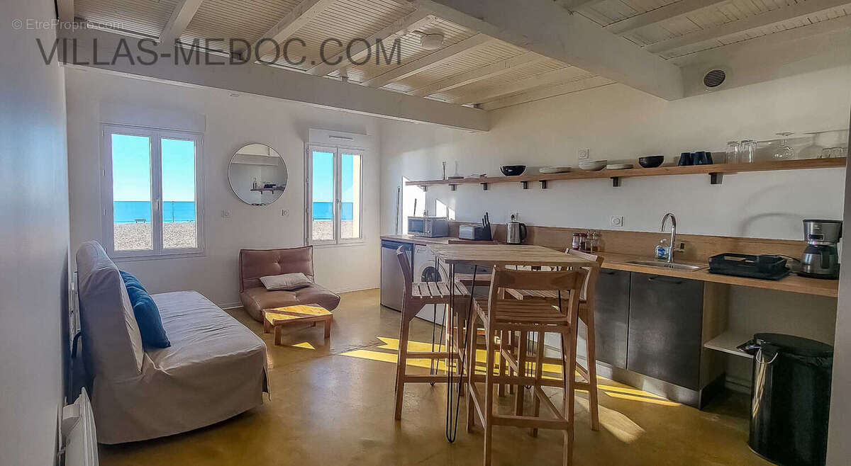 Maison à VENDAYS-MONTALIVET