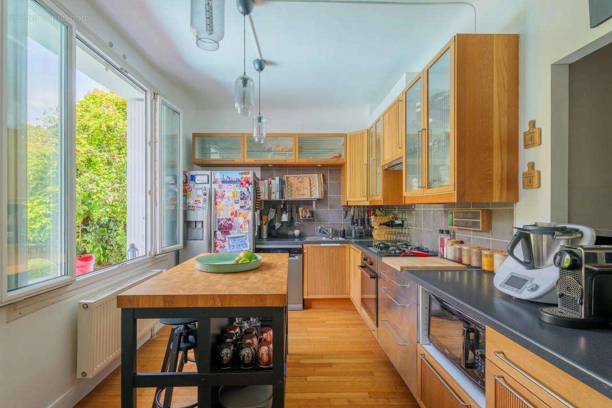 Maison 7 pièces 127 m² à Gagny avec piscine, jardin et parkings - photo 4