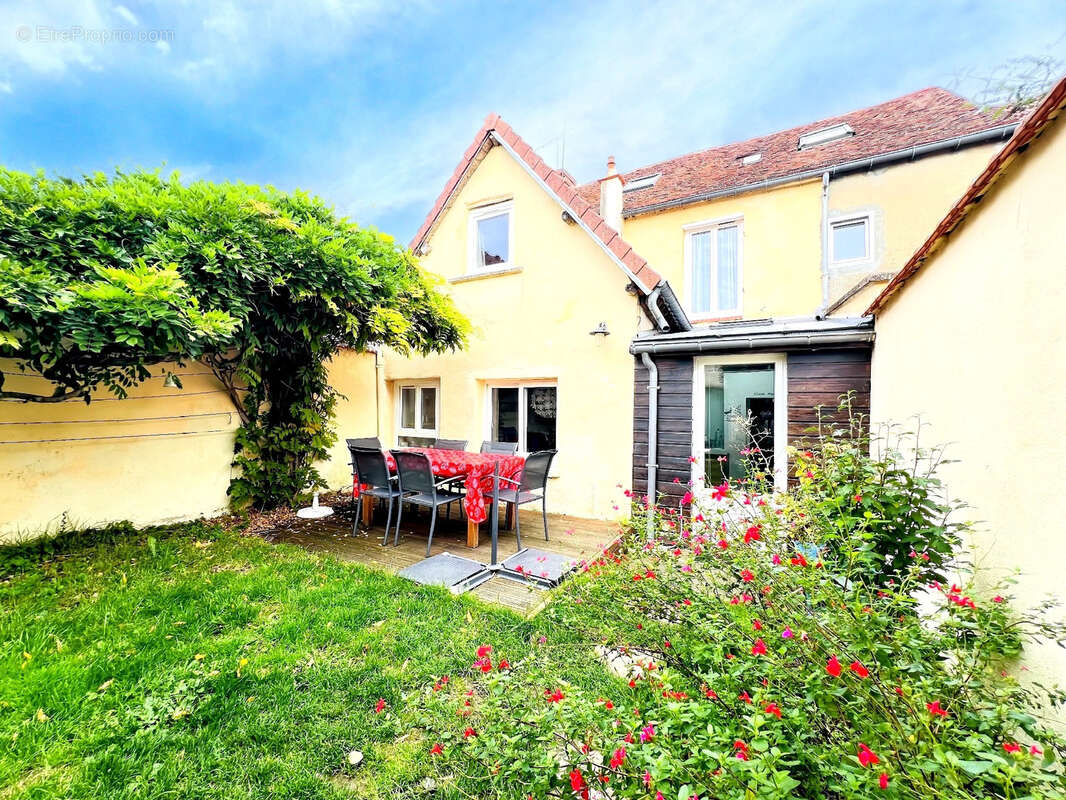 Maison à AUNAY-SOUS-AUNEAU