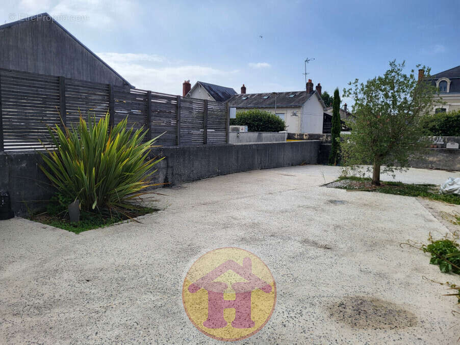 Commerce à SAINT-JUNIEN