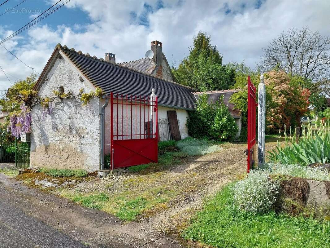 Maison à MEZIERES-EN-BRENNE