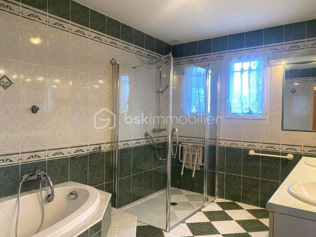 Villa de plein pied avec maison secondaire - photo 5