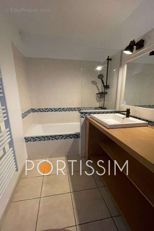 Appartement à SAINT-LAURENT-DU-VAR