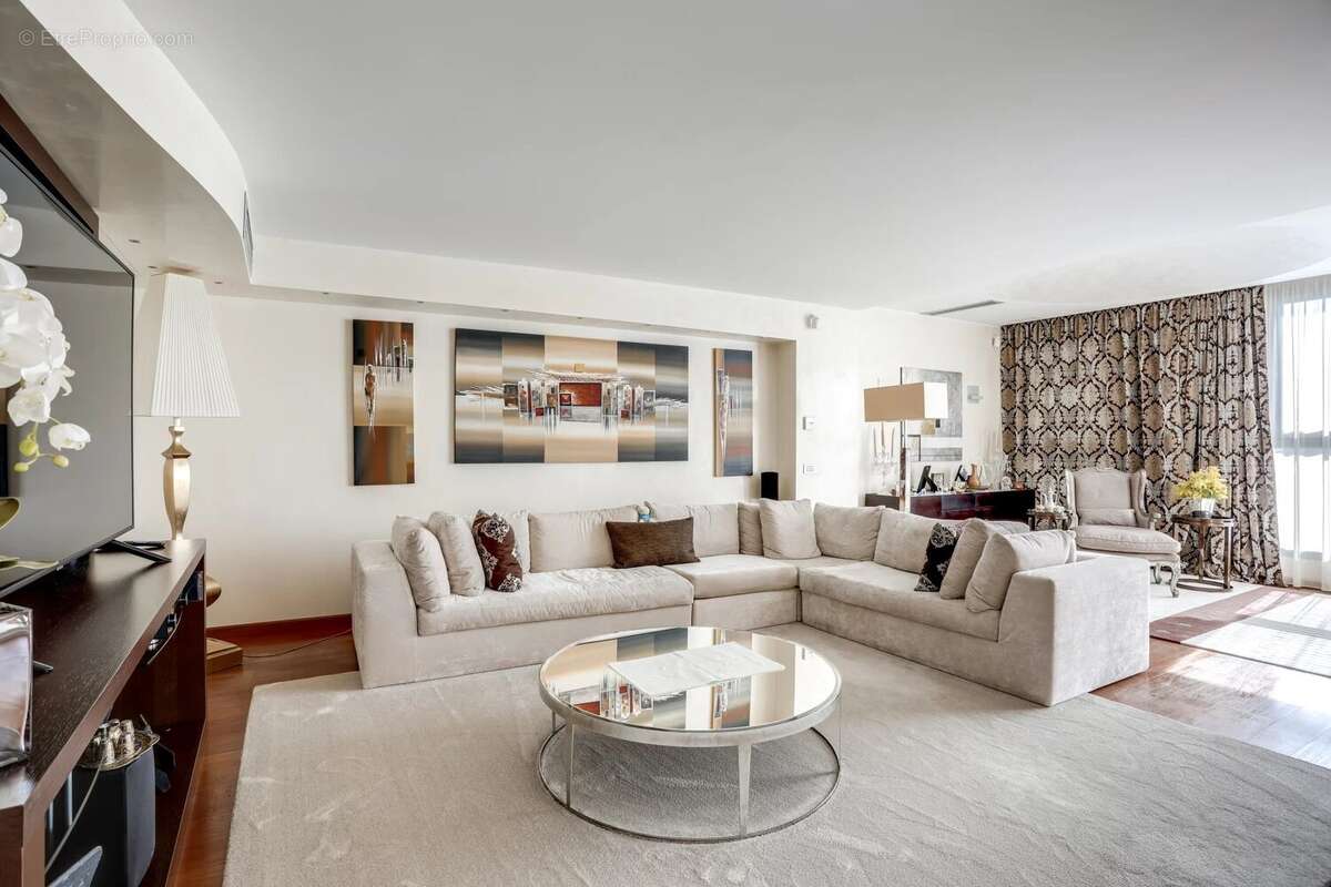 Appartement à ROQUEBRUNE-CAP-MARTIN