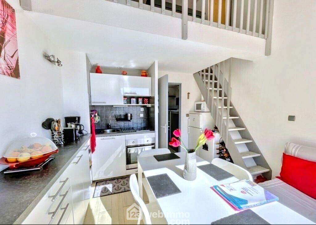 Du volume, de la clarté, et une mezzanine pour profiter d?un vrai coin nuit indépendant. - Appartement à CAVALAIRE-SUR-MER
