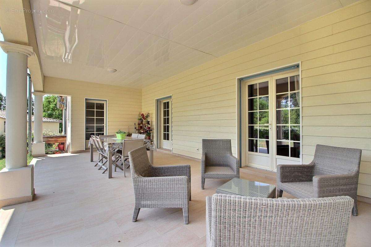 Maison à L'ISLE-SUR-LA-SORGUE