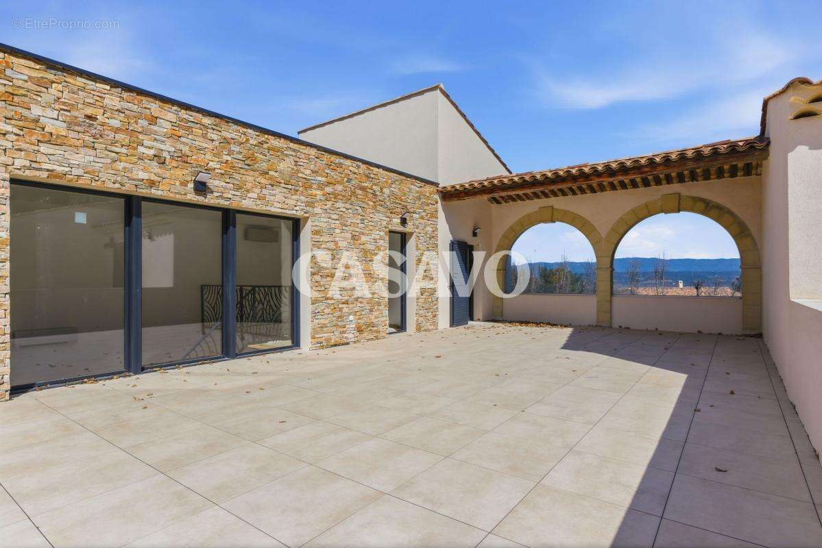 Maison à LE PUY-SAINTE-REPARADE