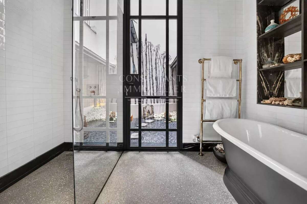 Appartement à PARIS-8E