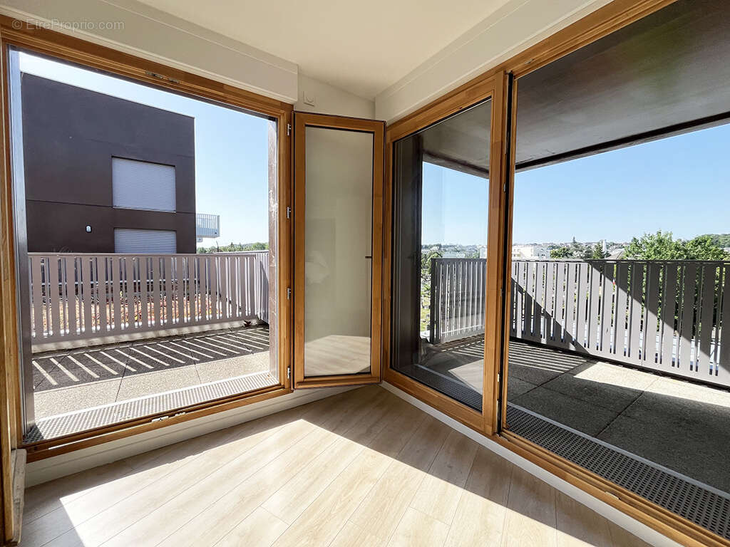 Appartement 86 m² à Saint-Cyr-L'ecole  - photo 3