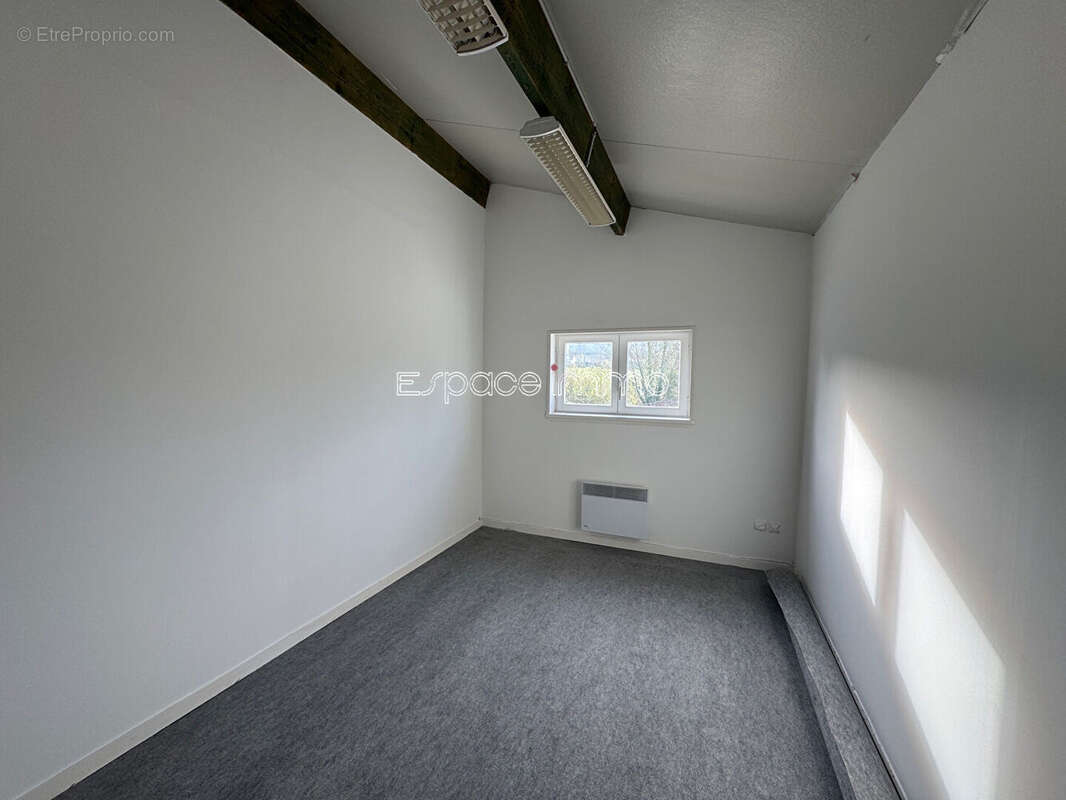 Commerce à MONTVILLE