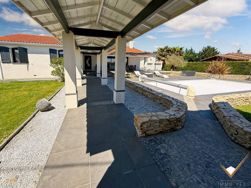 Maison à SAINT-CLAR-DE-RIVIERE