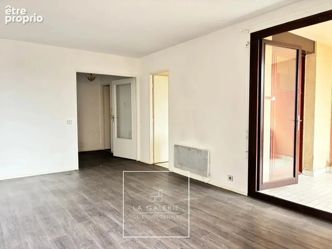 A vendre - t2 pont des demoiselles avec parking - photo 1
