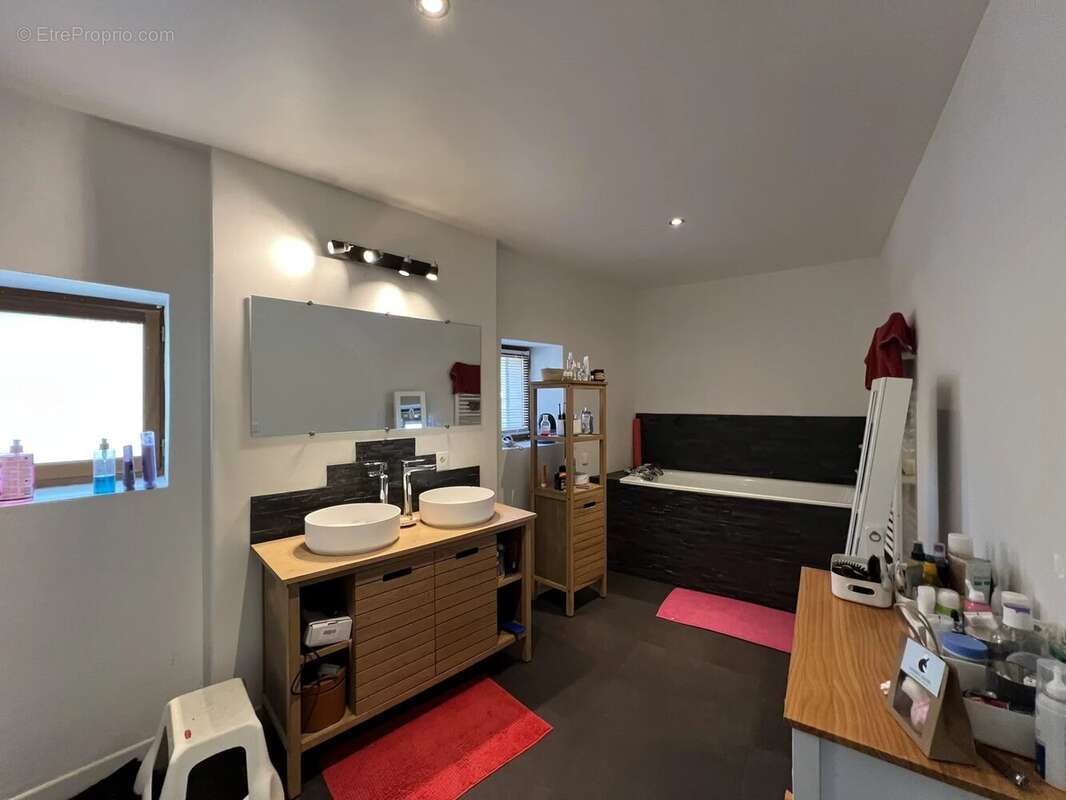 Maison à CHAMPAGNE-SAINT-HILAIRE