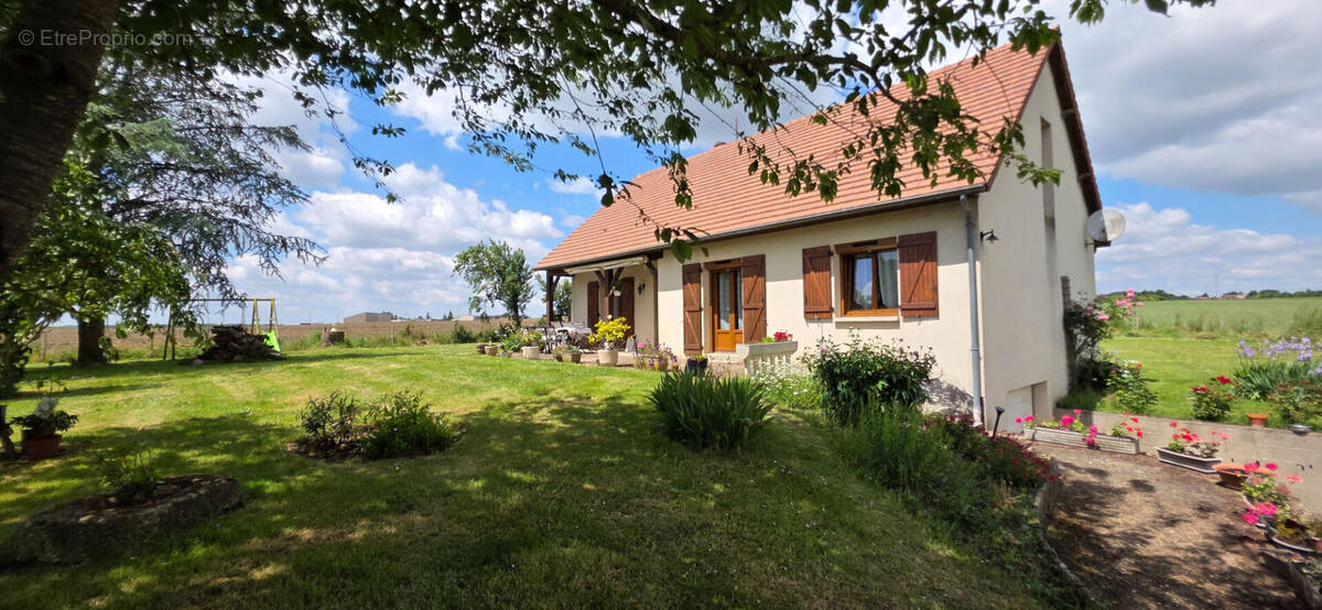 Maison à TOURNON-SAINT-MARTIN