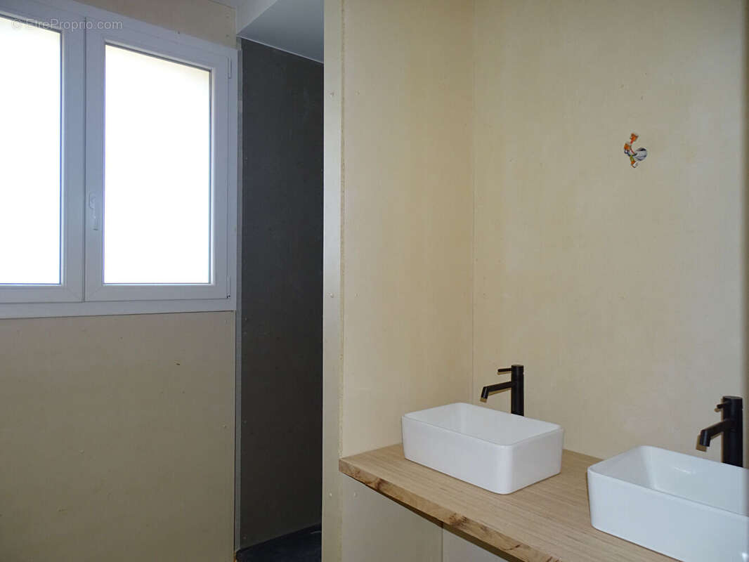 Appartement à ECOLE-VALENTIN