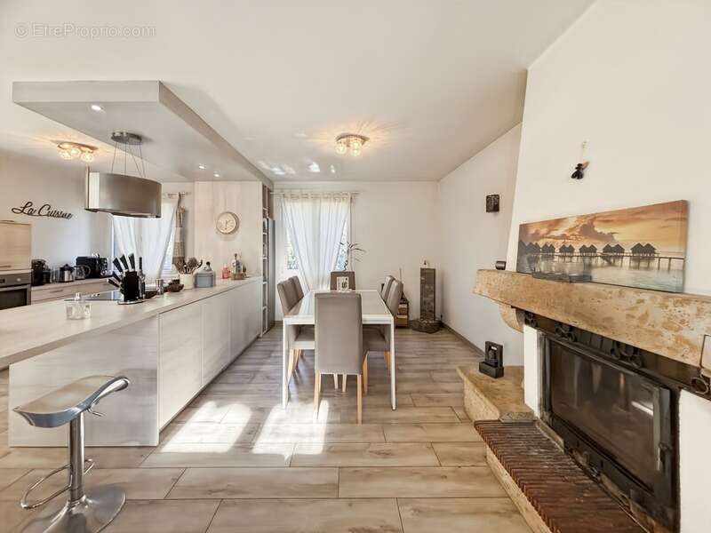 Maison à SAINT-GENIS-POUILLY