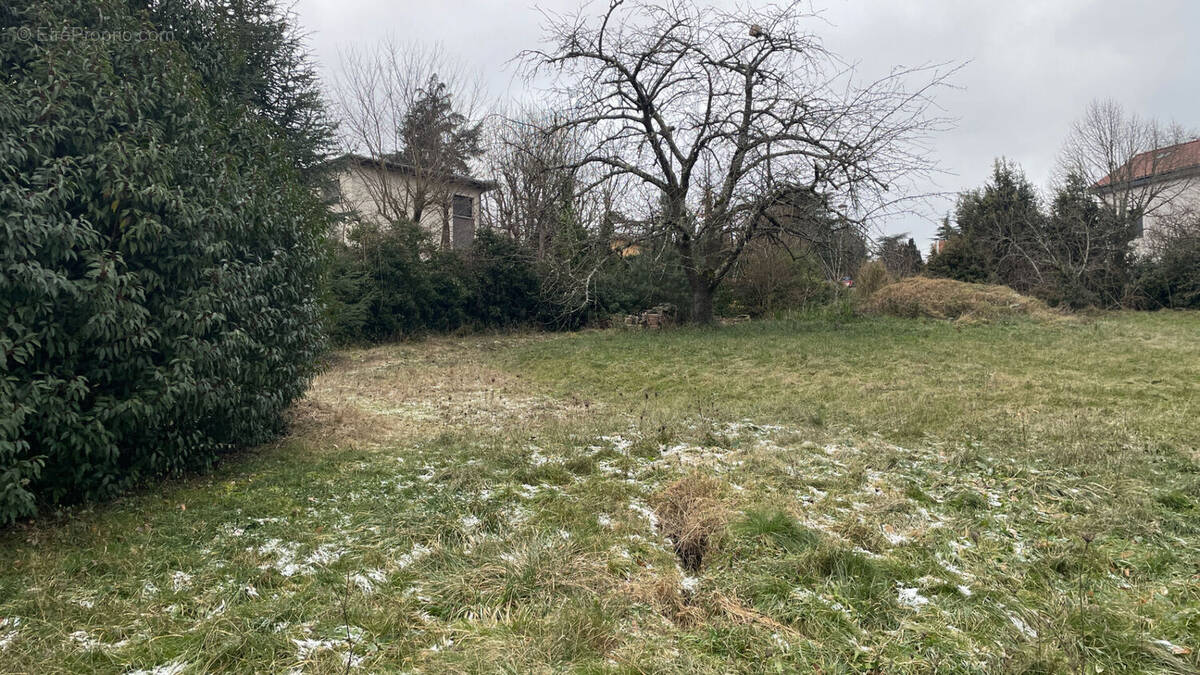 Terrain à CHARBONNIERES-LES-BAINS