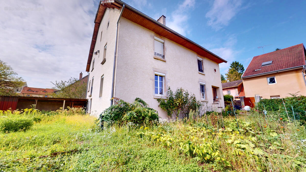 Maison à SERRE-LES-SAPINS