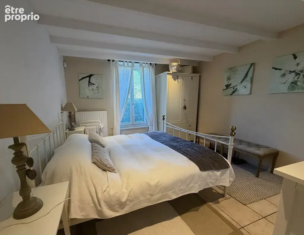 Spacieuse maison de caractère avec piscine chauffée, magnifique parc, 5 chambres et 4 salles de bains. - photo 11
