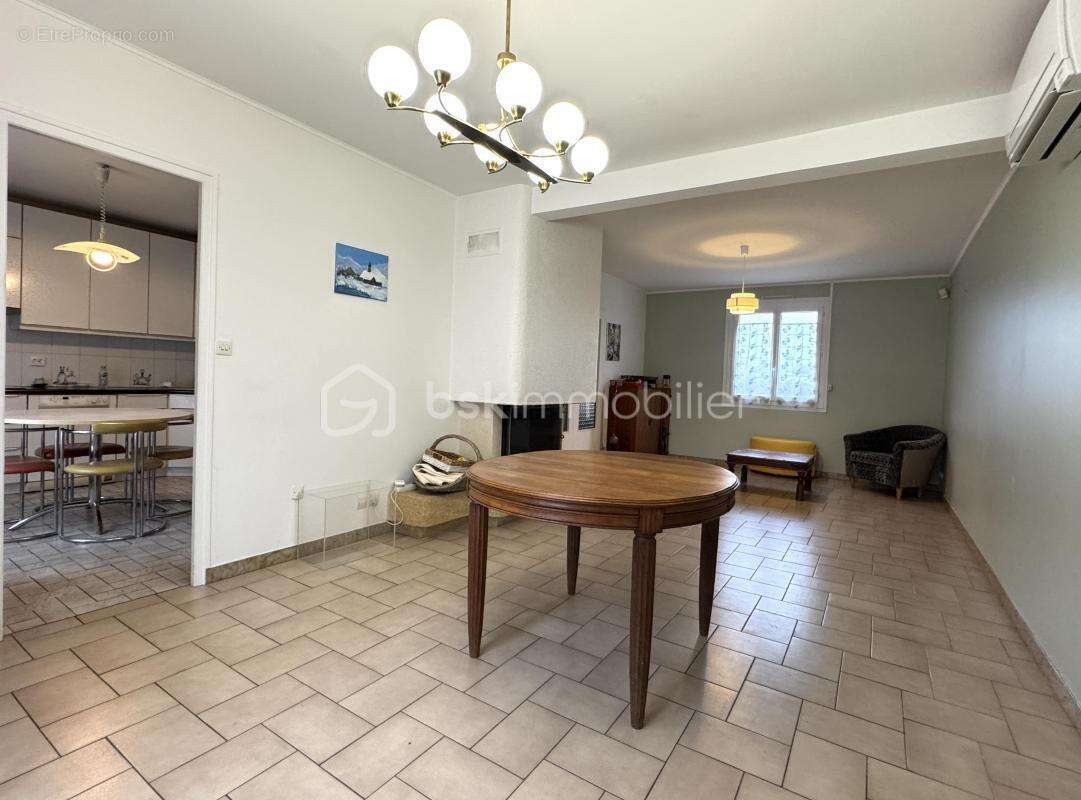 Maison à POINCY