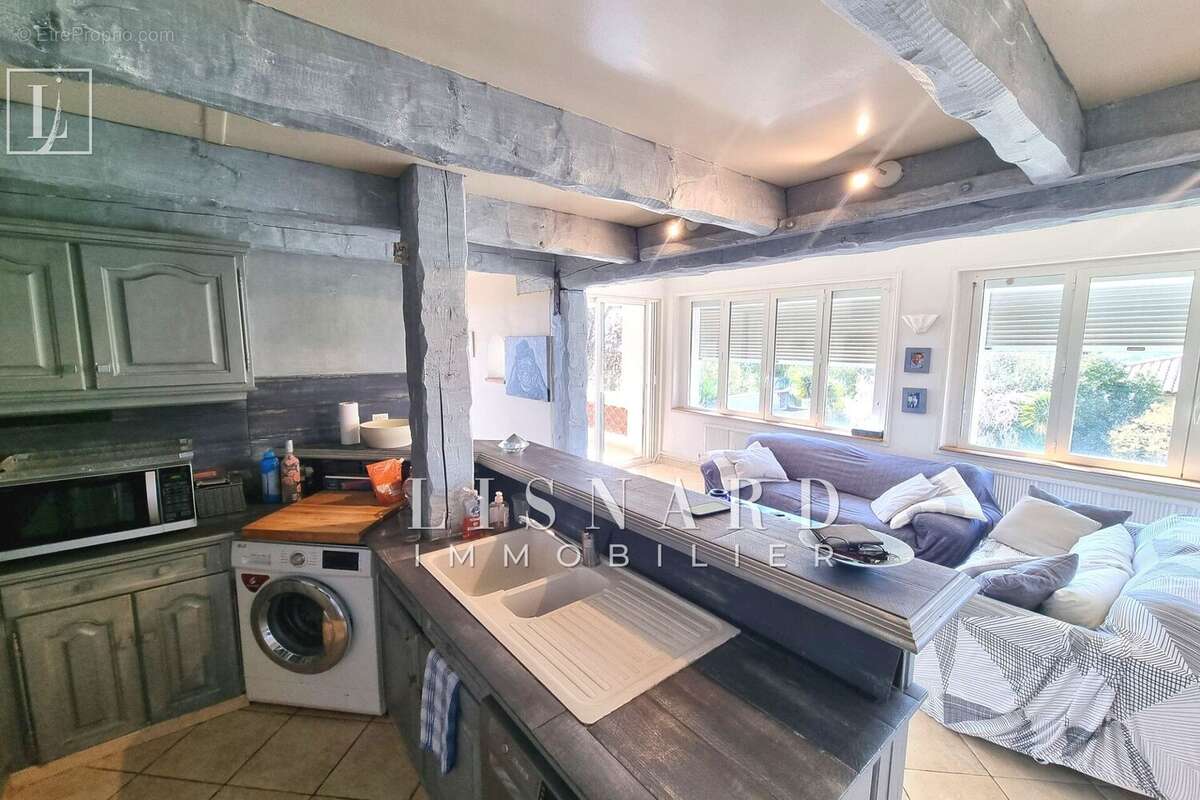 Appartement à VALLAURIS