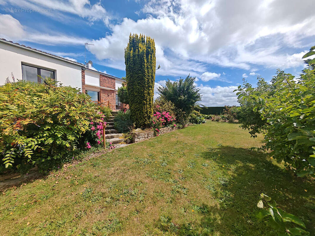 Maison à SAINT-MARTIN-DE-FONTENAY