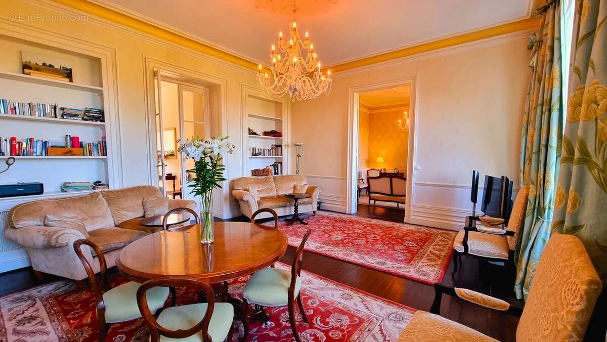 Maison à SAINT-EMILION