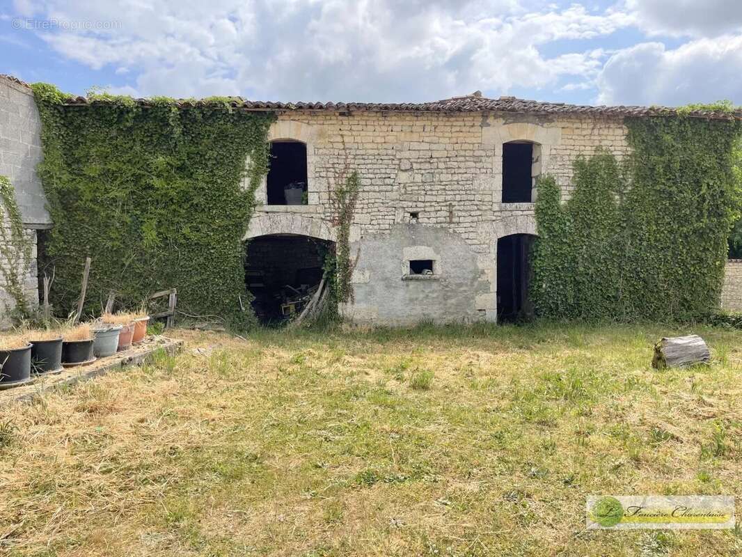 Maison à MARCILLAC-LANVILLE