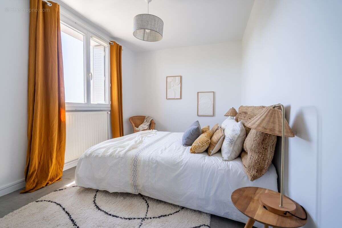 Appartement à MEYZIEU