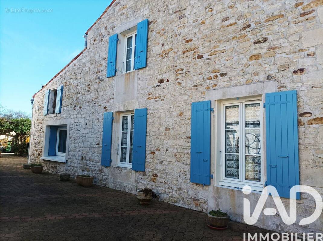 Photo 1 - Maison à CORME-ROYAL