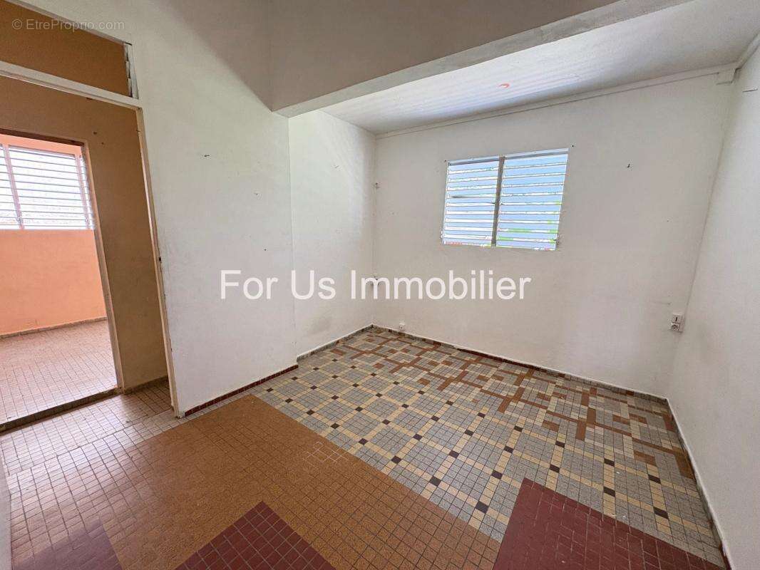 Maison à LES ABYMES