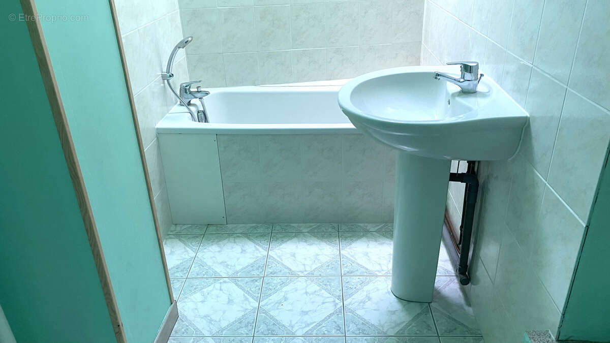 À vendre local commercial avec logement et dépendances à l'isle sur serein (89) - photo 20