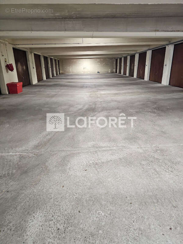 Parking à NEUILLY-SUR-SEINE