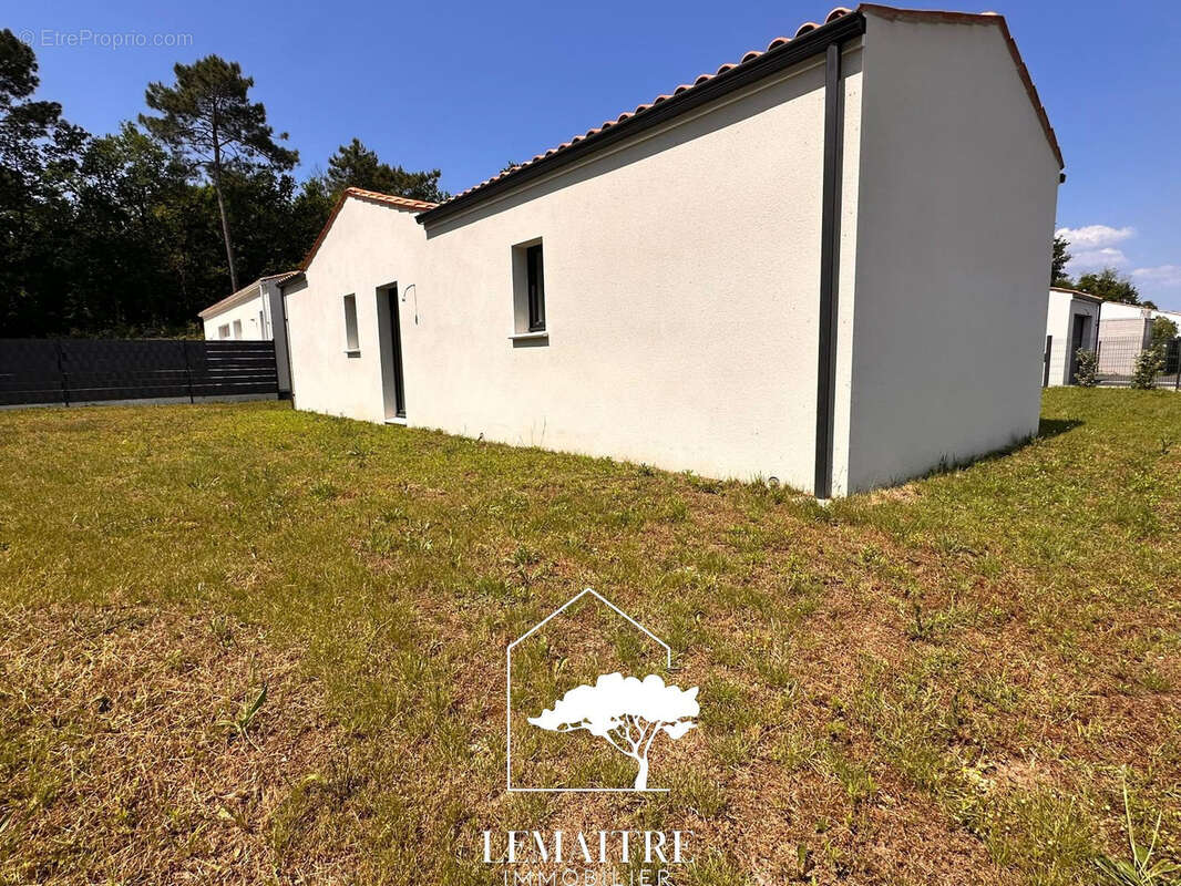 Maison à LES MATHES