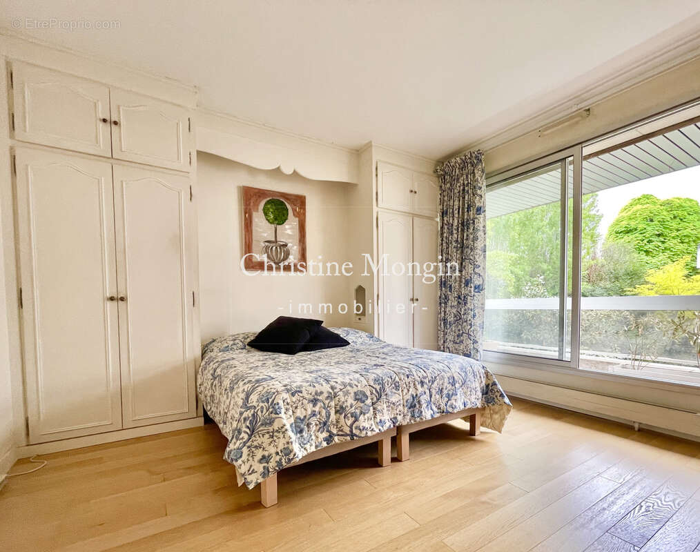 Appartement à NEUILLY-SUR-SEINE