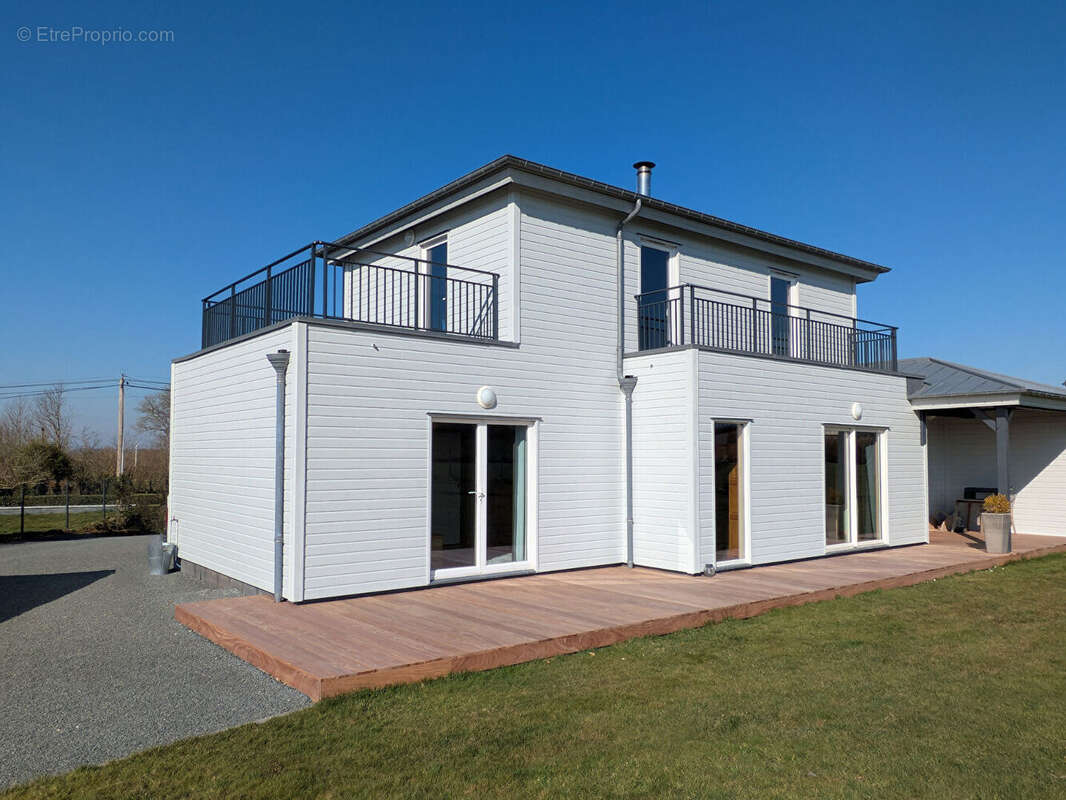 Maison à EMONDEVILLE