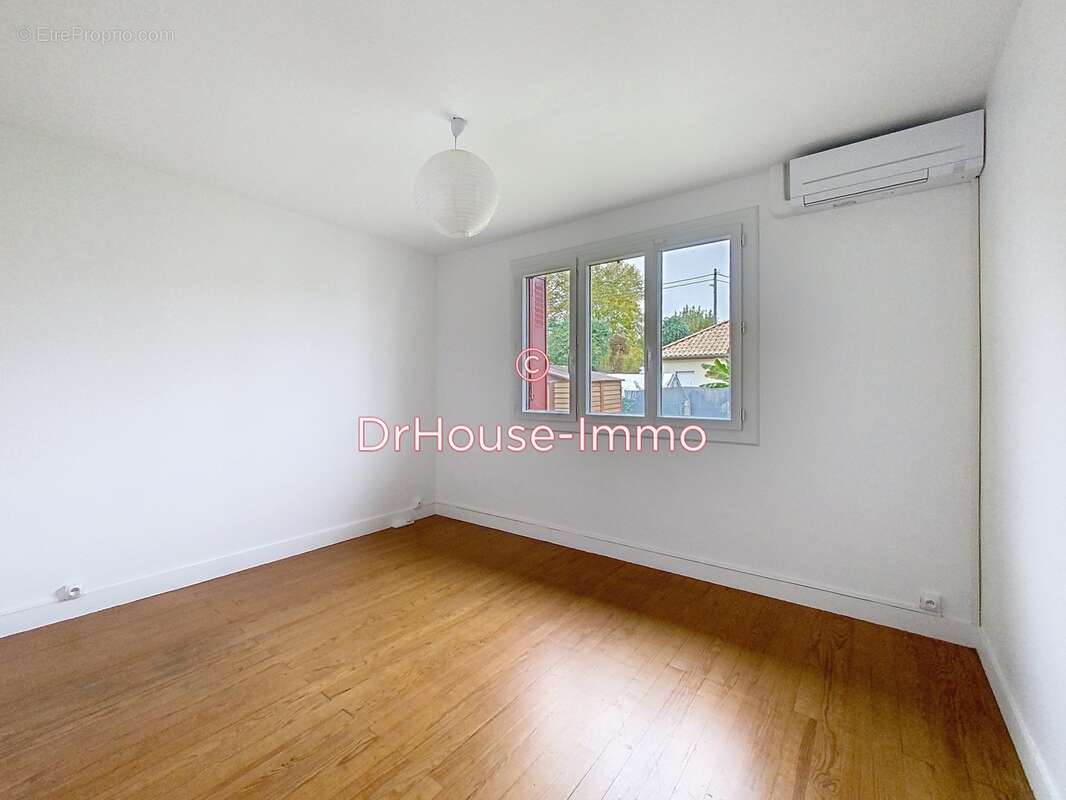 Maison à AMBARES-ET-LAGRAVE