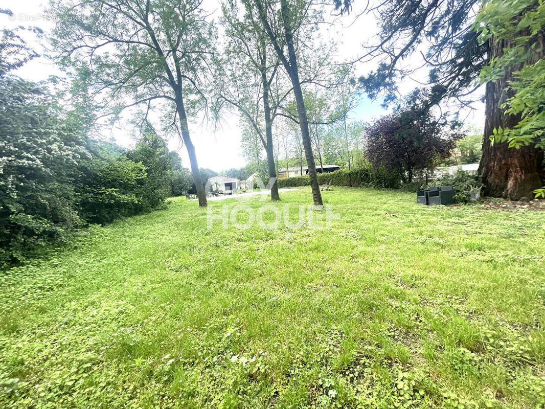 Terrain à LES MARTRES-D&#039;ARTIERE