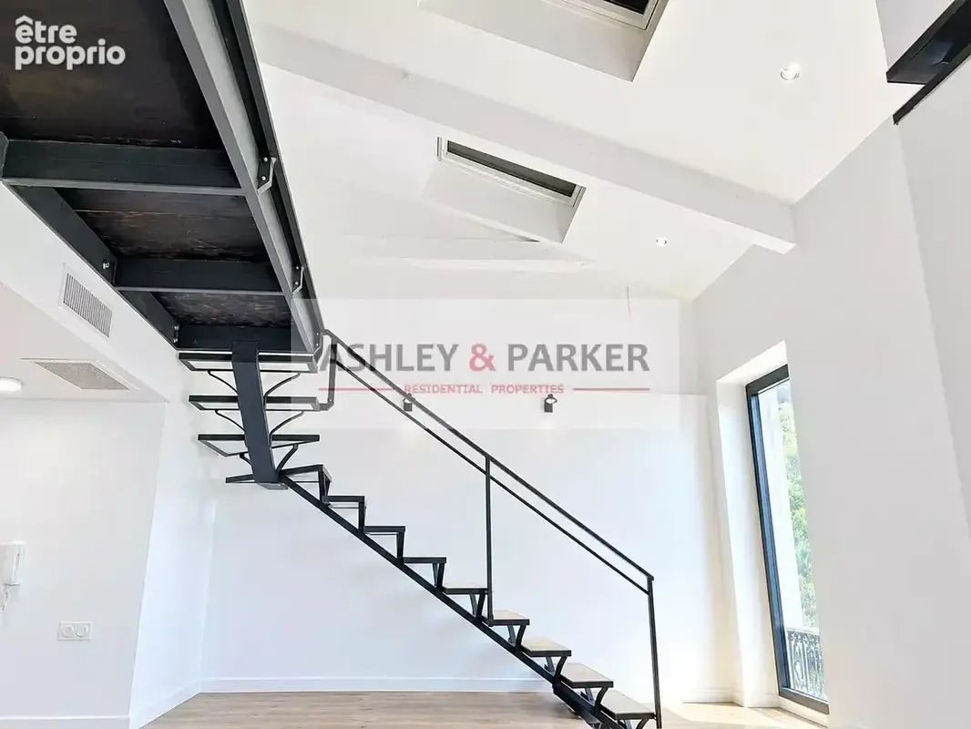 NICE GAIRAUT – VILLA LAETITIA – Appartement 4 pièces de caractère avec volumes, mezzanine, vue verdure et extérieur à aménager - photo 16
