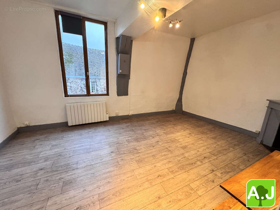 Appartement à IVRY-LA-BATAILLE