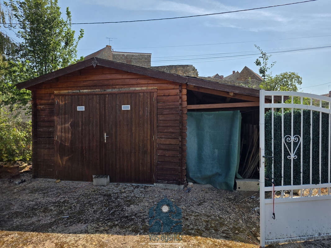 Maison de plain pied avec terrasse, garage, veranda et annexes - photo 17