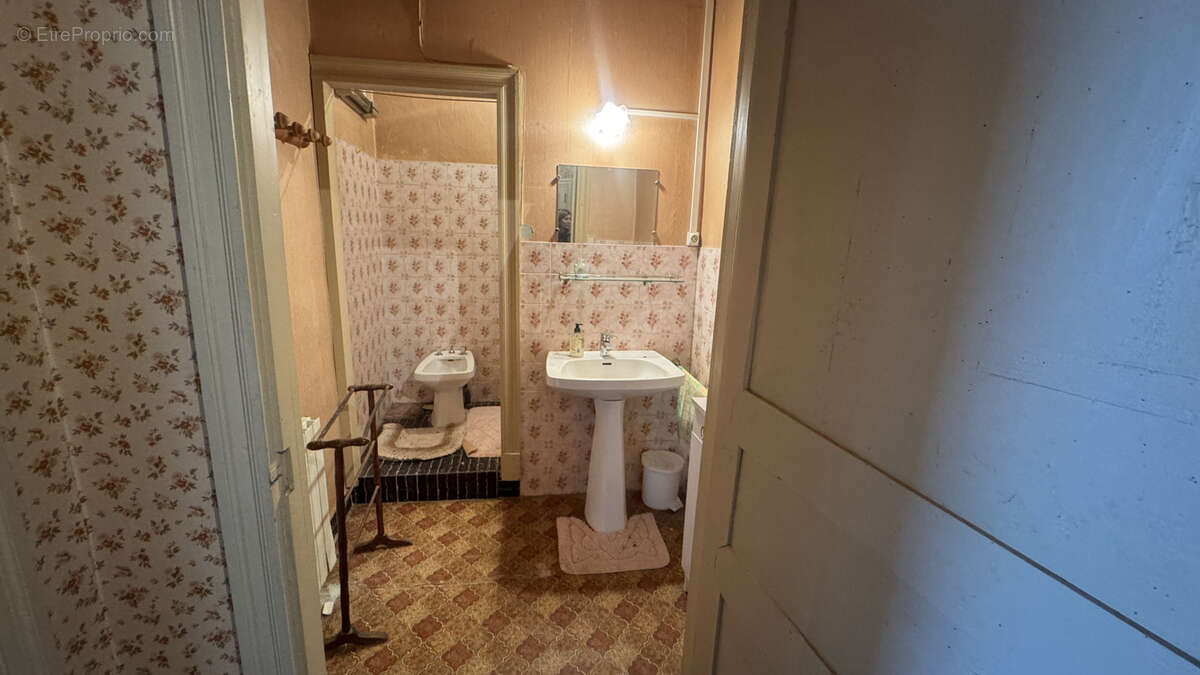 Maison à SAINT-NAZAIRE-DE-VALENTANE