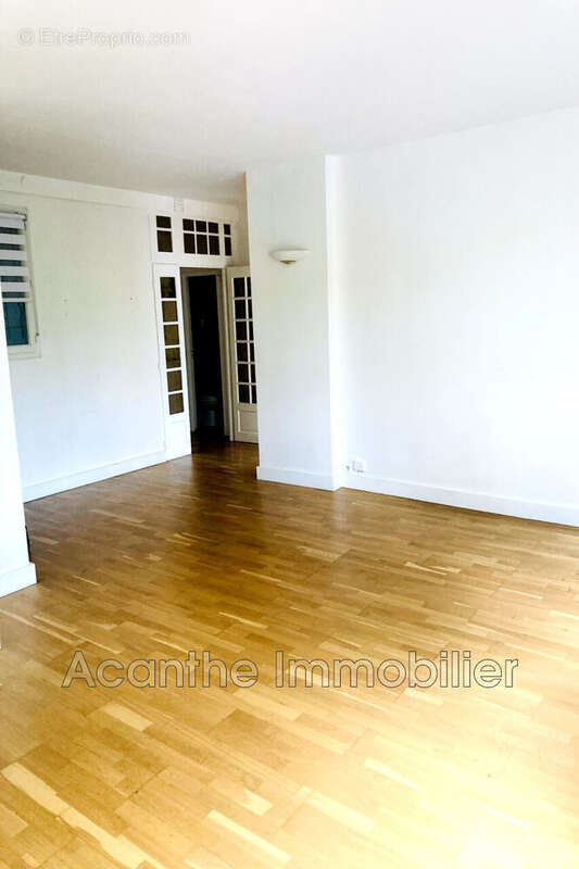 Appartement à PARIS-16E