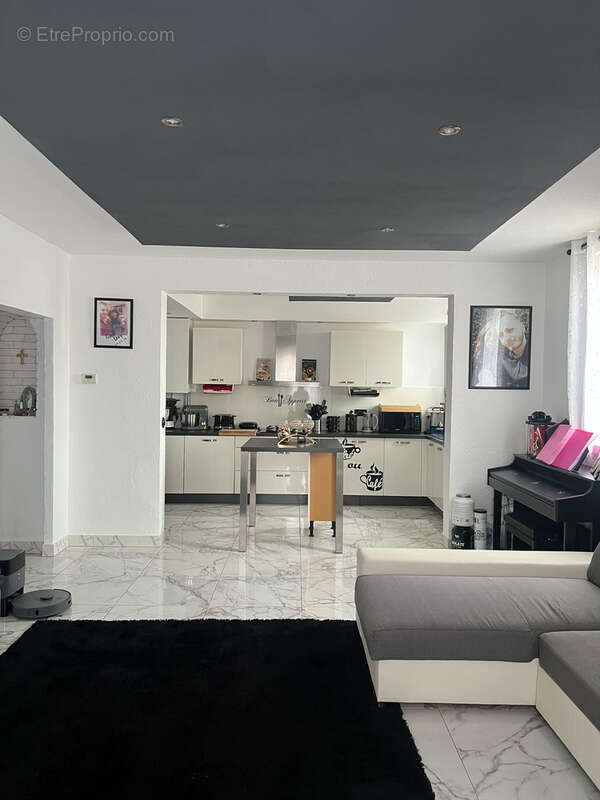 Appartement à CARROS
