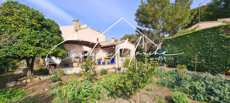 Maison à SAINT-MITRE-LES-REMPARTS