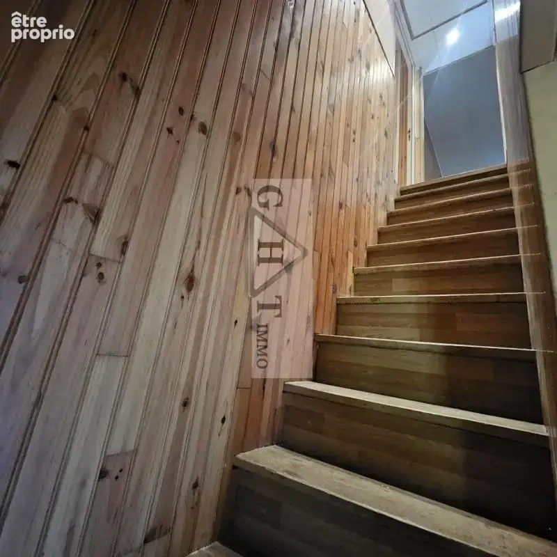 Local commercial 214 m² proche RER - photo 12