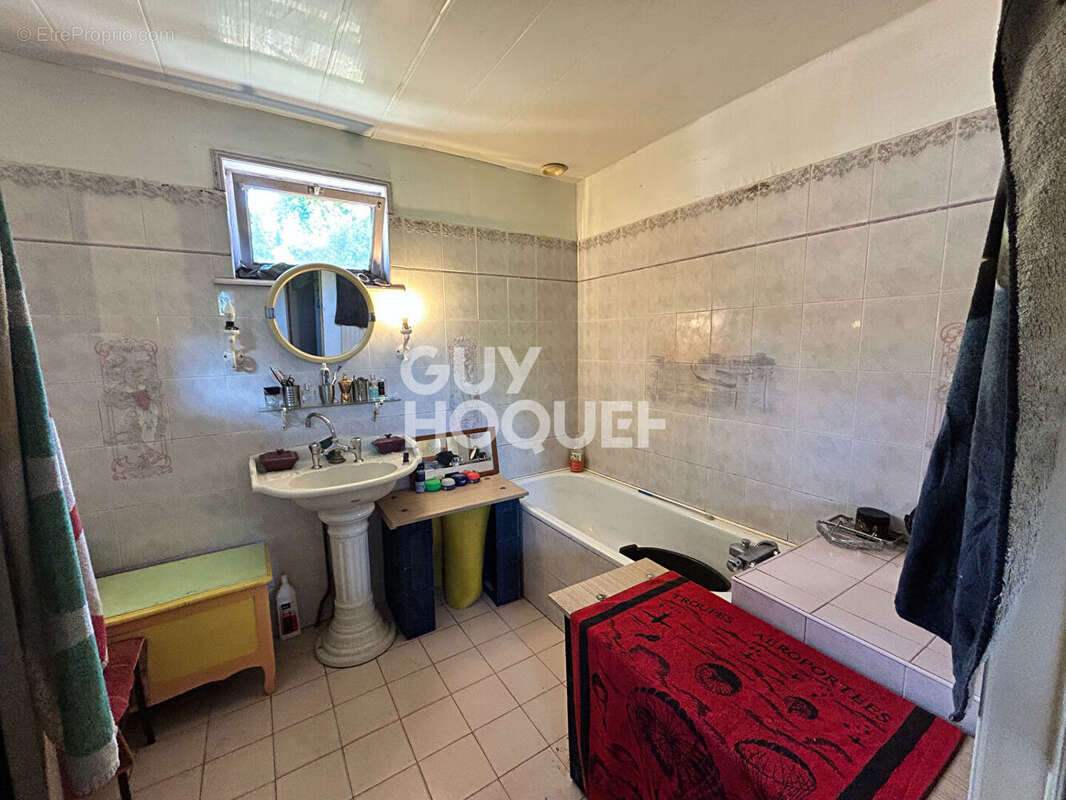 Maison à SAINT-MARTIN-DE-MAILLOC