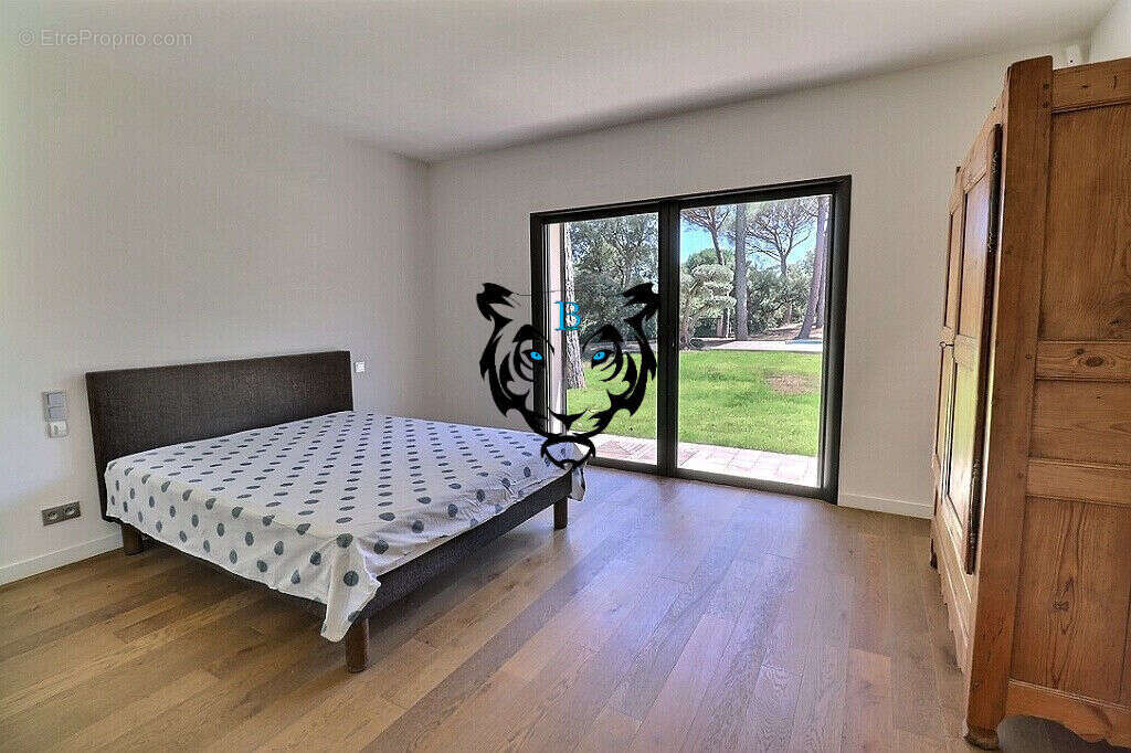 Maison à ROQUEBRUNE-SUR-ARGENS